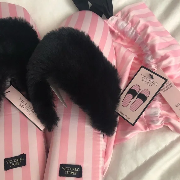Victoria’s Secret Striped Slippers with pouch - Picture 3 of 6